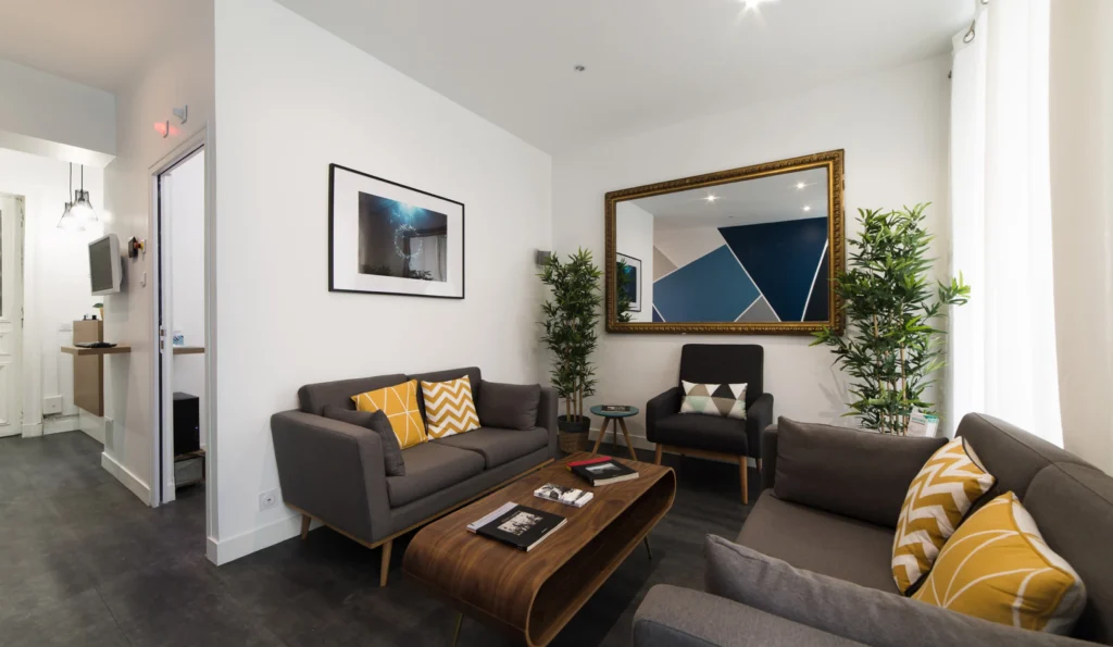 Salle d'attente au cabinet du Dr Dindoyal, Paris 9